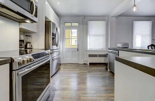 Saint-Jean-Baptiste Apartment | 5 Bedrooms Location & 10 Minutes Walk To Old Quebec