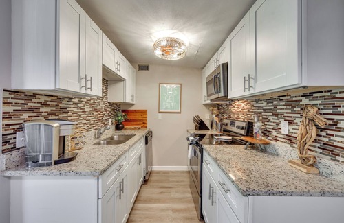 Jacksonville Beach Cottage | 5 Blocks to Jax Beach: Getaway w/ Patio & Yard!