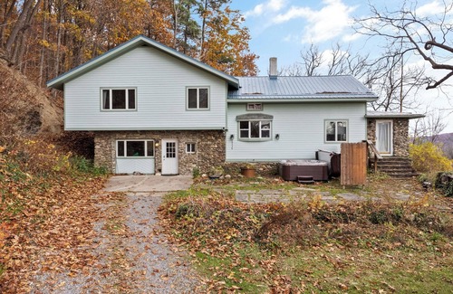 Honeoye House | 5 BR | Hot Tub | Valley View | Near Honeoye Lake
