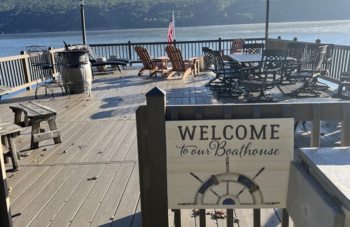 Moravia Cottage | 5 BR with Boathouse on Skaneateles Lake