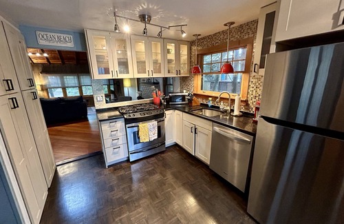 Ocean Beach Cottage | 5 houses from the beach, and 5 minutes from town - Ocean Beach 3-BR hideaway