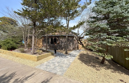 Ocean Beach Cottage | 5 houses from the beach, and 5 minutes from town - Ocean Beach 3-BR hideaway