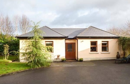Dundrum Cottage | 5 KILNAMANAGH MANOR, pet friendly in Dundrum, County Tipperary