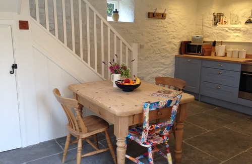 Dinder Cottage | 5*Luxury Coach House, nr Wells. Peaceful idyllic village. Walk to fab nearby pub