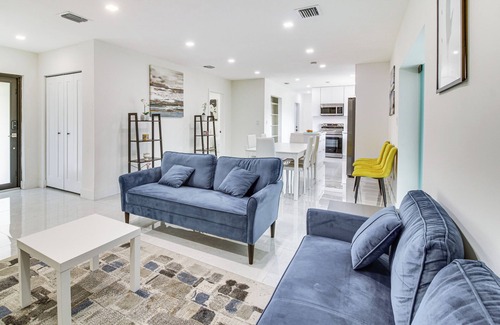 South Miami House | 5 Mi to Beach: Group Getaway w/Yard in Miami