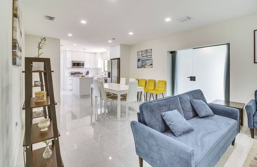 South Miami House | 5 Mi to Beach: Group Getaway w/Yard in Miami