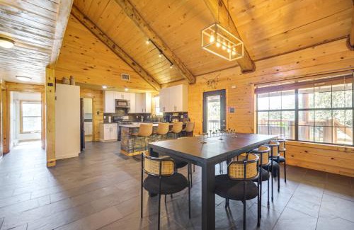 Dripping Springs House | 5 Mi to Dtwn Dripping Springs Cabin with Jacuzzi!