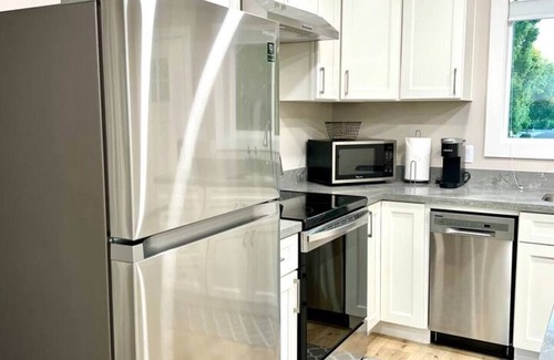 Concord House | 5 min to DWTN, BART & Park| Private Deck w/View