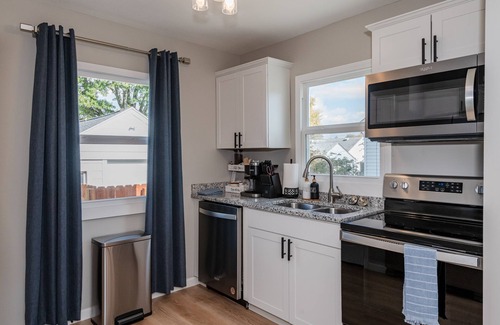 Dayton House | 5 min to UD, Fire Pit, Fenced Yard