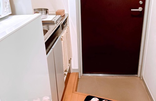 Ebisu Apartment | 5 min walk to Hiroo, 10 min to Ebisu, 15 min by train to Shibuya and Ginza.