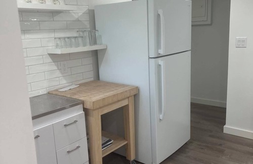 Vineyard Haven Apartment | 5 min walk to the BEACH ON MARTHA'S VINEYARD. Beautiful, new, modern, 1BED/1BATH