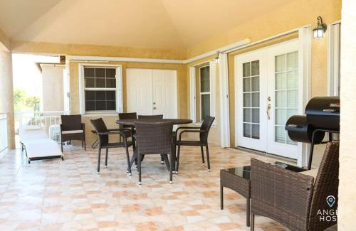 Leeward Settlement House | 5 mins to Beach Pool BBQ Dedicated Workspace