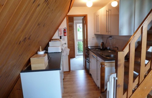 Martin Ski Chalet | 5 mins. to beach, tennis, pool. food in local pubs, castles close by, Free WiFi.