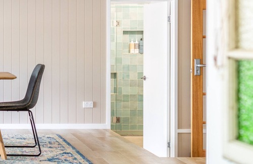 Currumbin House | 5 minute walk to creeks, beaches and family friendly restaurants!