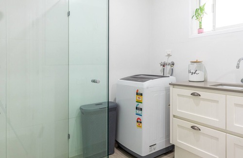 Currumbin House | 5 minute walk to creeks, beaches and family friendly restaurants!