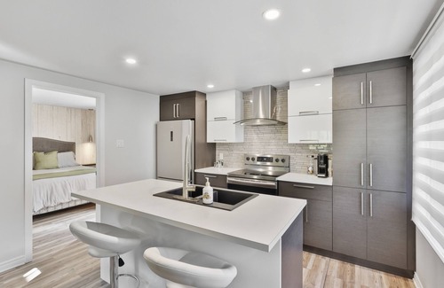 Saint Donat Ski Chalet | 5 minutes from Mont-Garceau! Waterfront cottage with spa in Saint-Donat.