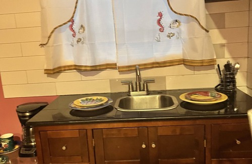 Marsh Harbour Bed & Breakfast | 5 minutes from the Leonard Thompson International Airport.