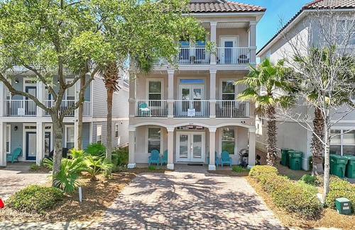 Villages of Crystal Beach House | ☛5 Minutes from the Beach★ Pool/Hot Tub★ Stocked☚