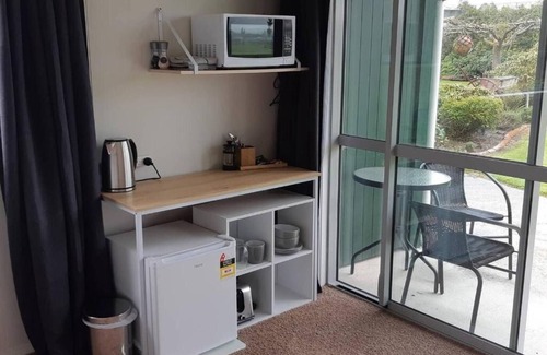 Milton Apartment | 5 minutes to the Clutha Gold Cycle Trail-Garden View-Close to Dunedin & Catlins