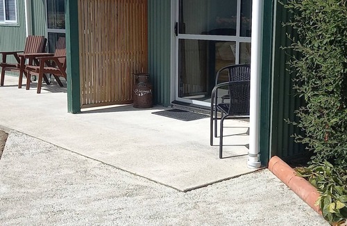 Milton Apartment | 5 minutes to the Clutha Gold Cycle Trail-Garden View-Close to Dunedin & Catlins