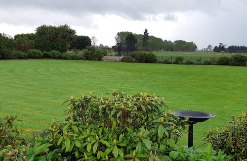 Milton Apartment | 5 minutes to the Clutha Gold Cycle Trail-Garden View-Close to Dunedin & Catlins