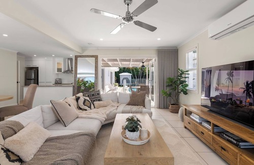 Broadbeach House | 5 minutes walk to pacific fair/beach-3 bedrooms with 3 ensuites, suit 10 people