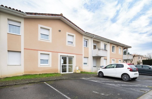 Fronton Apartment | 5 Mn from the village of Fronton Apartment in a secure residence