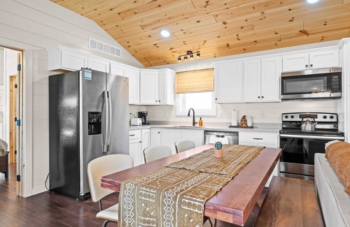 Williamstown Cabin | 5 Neighboring Cabins at Eden Reserve - Front Five!