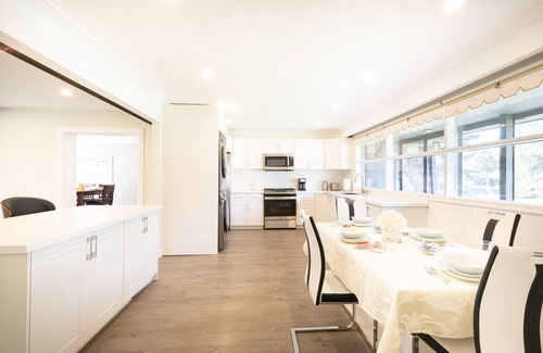 Bayview Village House | 5★ OASIS ON A RAVINE WITH A YOGA ROOM