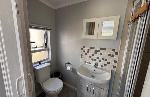 Baardskeerdersbos Bed & Breakfast | 5 on Church Self Catering