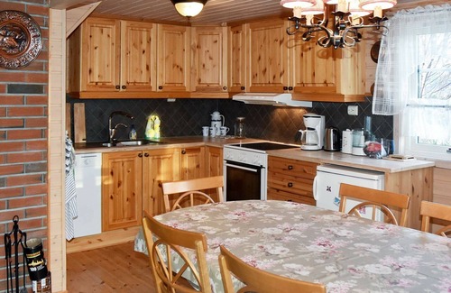 Ulstein Municipality House | 5 person holiday home in GURSKØY