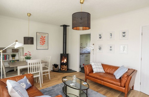 Holyhead Cottage | 5 PORTHDAFARCH SOUTH COTTAGES, pet friendly in Trearddur Bay