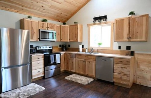 Paris Cabin | 5 Private Cabins Retreat on the Muskegon River and White Pine Trail