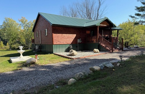 Paris Cabin | 5 Private Cabins Retreat on the Muskegon River and White Pine Trail