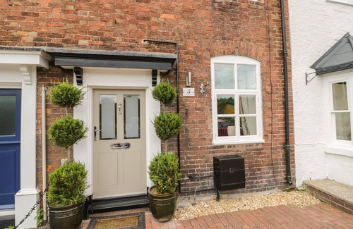 Bridgnorth House | 5 RIVERSIDE, romantic, with open fire in Bridgnorth