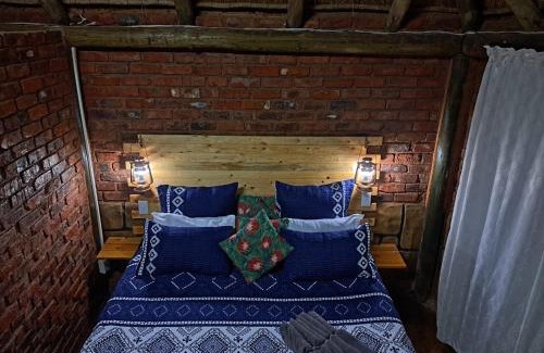 Madibeng Apartment | 5 Sleeper Bushcamp Chalet Hartbeespoort