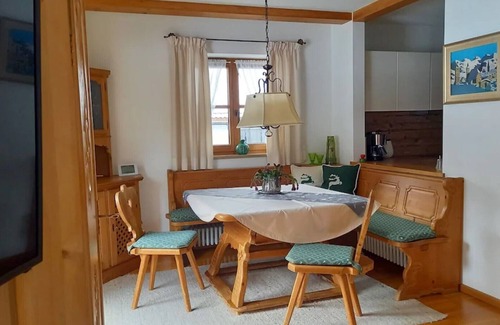 Obergrainau Apartment | 5-star apartment "Kreuzeck" in Grainau & garden/lawn.