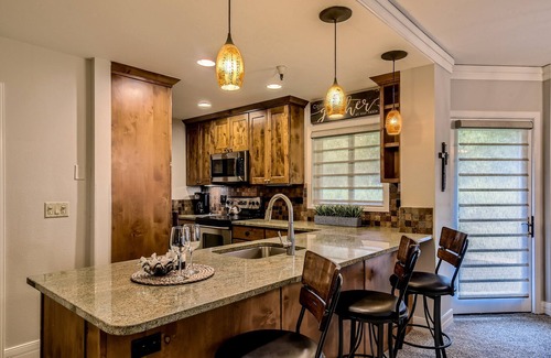 Peak 9 Condo | 5 STAR Base Peak 9 -AUTUMN Beauty SKI In/Out Village @ Breck Pool, hot tubs +