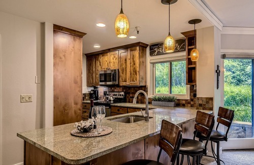 Peak 9 Condo | 5 STAR Base Peak 9 -AUTUMN Beauty SKI In/Out Village @ Breck Pool, hot tubs +