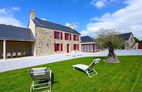 Saint-Sauveur-le-Vicomte House | 5-star gîte with indoor pool, spa, sauna, gym and games room