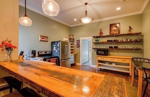 East End House | 5-Star Property at 5 Points in East Nashville
