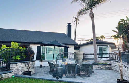 Huntington Beach House | 5 Star Rated Beach House! Huge Pool, Hot Tub, 4-bedrooms, AC & fitness room.