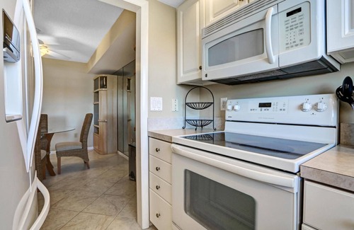 Bonita Springs Condo | 5-star remodeled condo, 6th floor, ocean view from all sides, steps to the beach