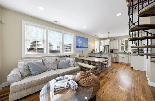 Atlantic Beach House | 5 Star Reviews 3 Bedroom Luxury House w/Pool, Steps from Beach, Sleeps 7, Shops