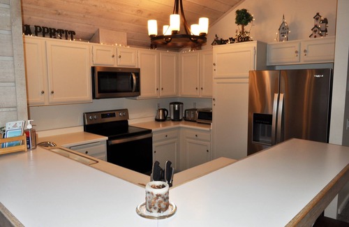 Mammoth Lakes House | 5-Star Solitude & Mammoth Mtn Views @ Snowcreek #237, Remodeled, Spa, Laundry