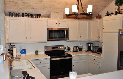 Mammoth Lakes House | 5-Star Solitude & Mammoth Mtn Views @ Snowcreek #237, Remodeled, Spa, Laundry