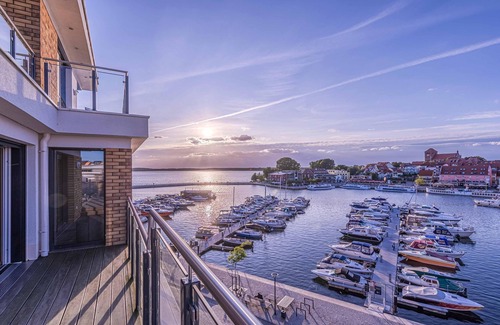Muritz Apartment | 5 - star vacation apartment deceleration in the harbor residence Waren