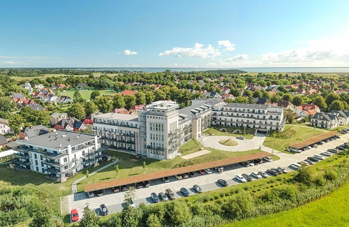 Ostseebad Wustrow Apartment | 5-star vacation apartment Kaptain`s Huus between the Baltic Sea and the Bodden
