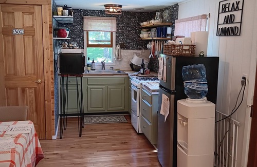 Markesan Cottage | 5 Stars! Low rates for 2025 Winter Fun!