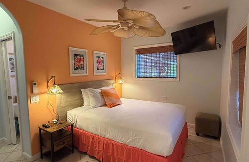 Kahana Bed & Breakfast | 50% Off! 3 BR Bed & Breakfast Steps from the Beach with AC